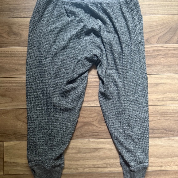 American Eagle | Size M | Ahh-Mazingly Soft Cropped Jogger – Dark Grey - Picture 2 of 6